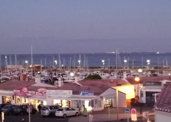 2 Pieces Avec Balcon Et Parking Prive - Fr-1-224b-71