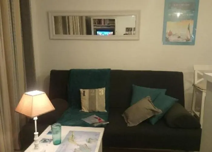 Appartement 2 Pieces Avec Balcon Et Parking Prive - Fr-1-224b-71