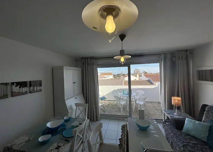 Appartement 2 Pieces Avec Balcon Et Parking Prive - Fr-1-224b-71